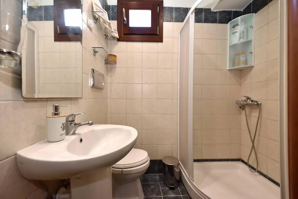 Luxurious Sunny Villa Near The Beach With A Pool Sani