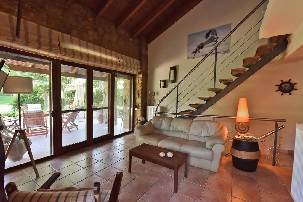 Luxurious Sunny Villa Near The Beach With A Pool Sani